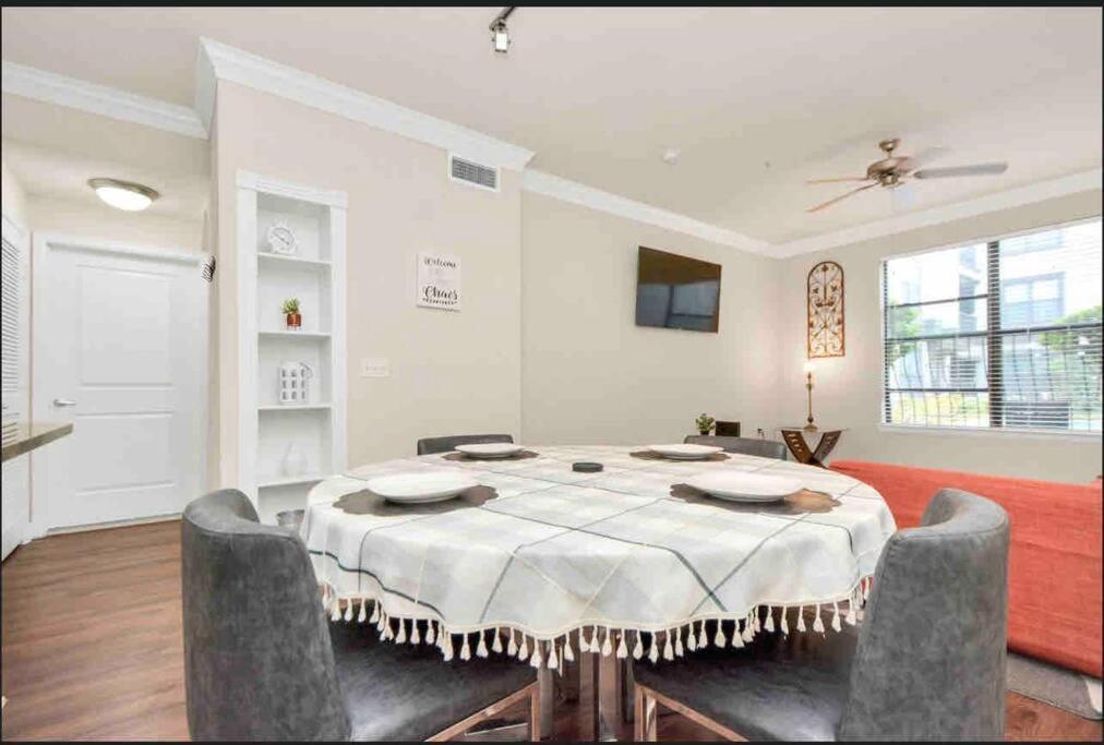 Luxury 1Bedroom/Pool View/ Galleria W/Study Desk Houston Eksteriør billede