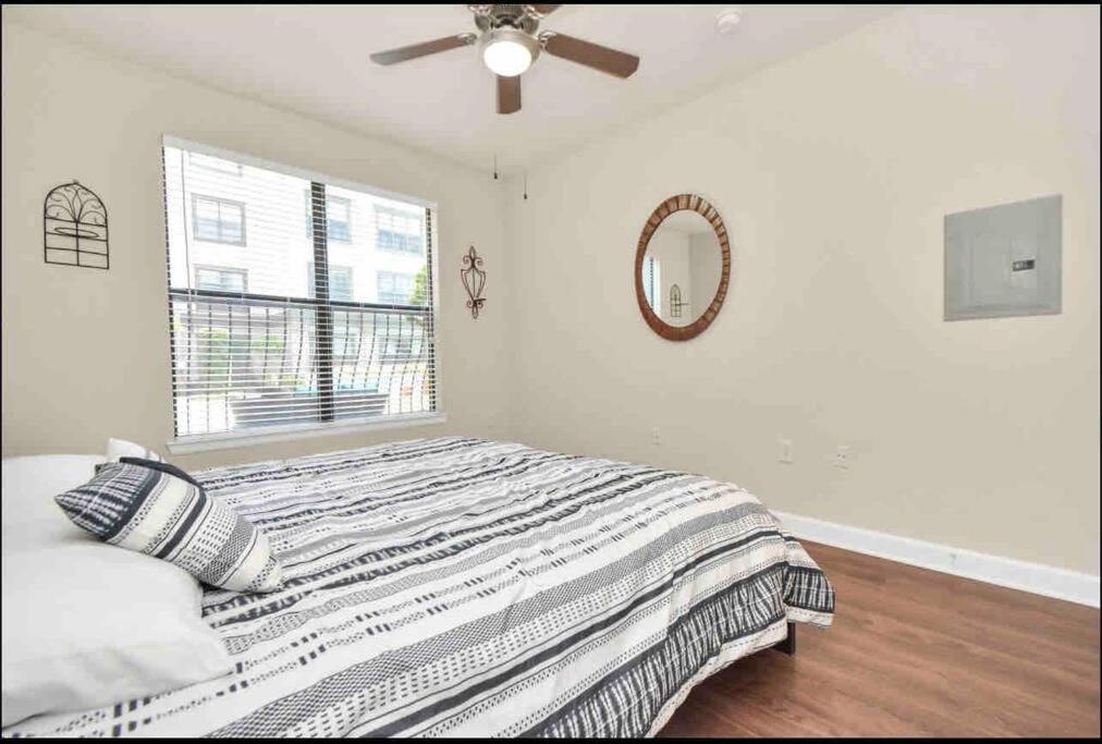 Luxury 1Bedroom/Pool View/ Galleria W/Study Desk Houston Eksteriør billede