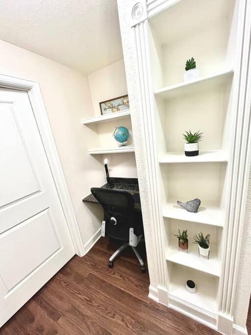 Luxury 1Bedroom/Pool View/ Galleria W/Study Desk Houston Eksteriør billede