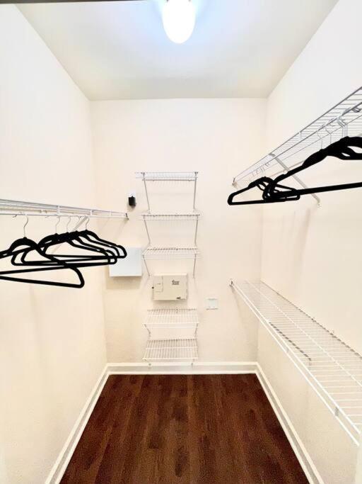 Luxury 1Bedroom/Pool View/ Galleria W/Study Desk Houston Eksteriør billede