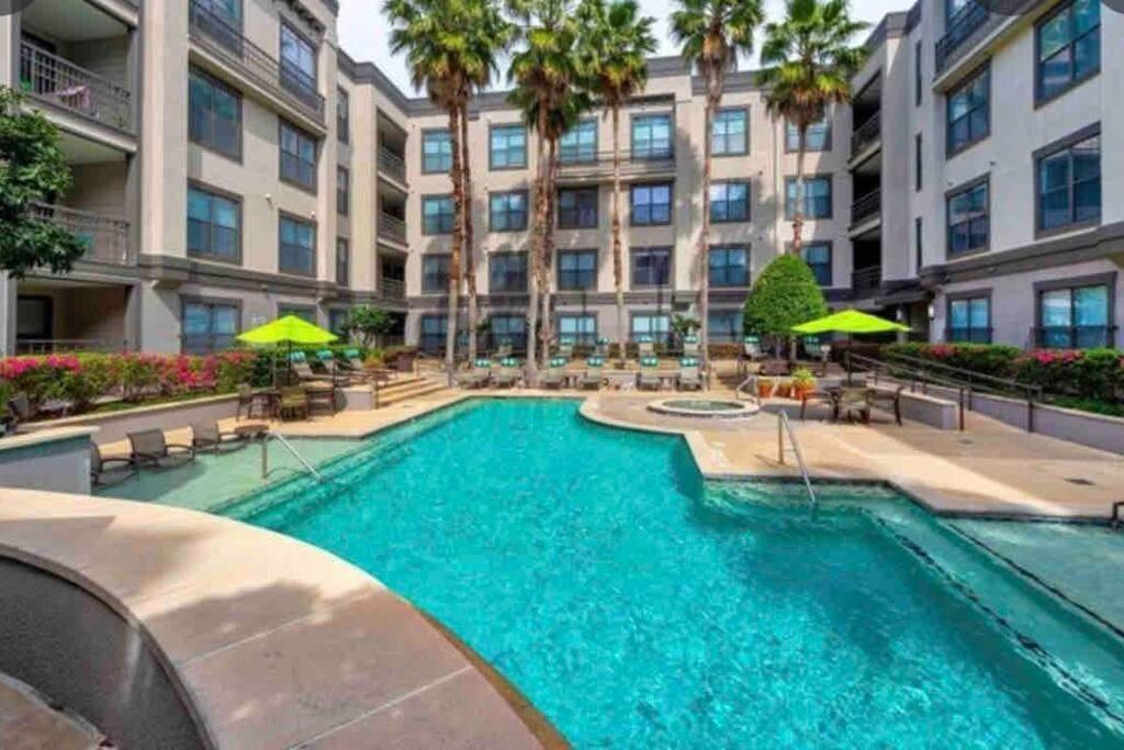 Luxury 1Bedroom/Pool View/ Galleria W/Study Desk Houston Eksteriør billede