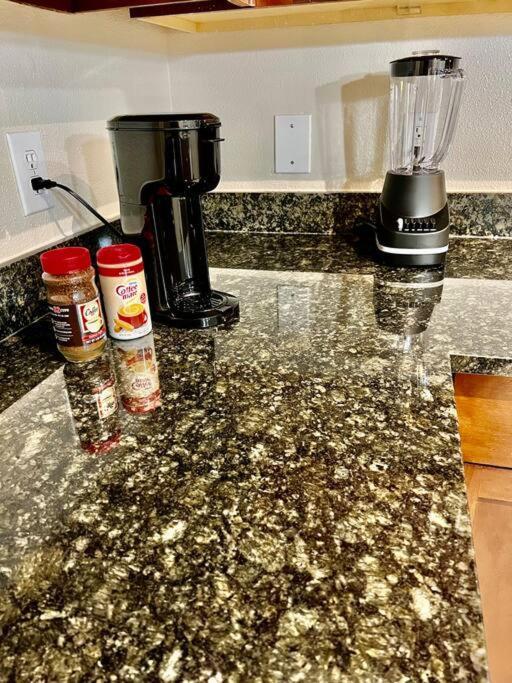 Luxury 1Bedroom/Pool View/ Galleria W/Study Desk Houston Eksteriør billede