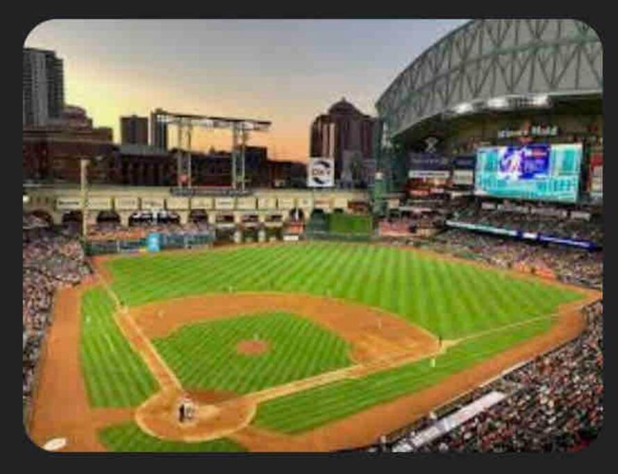 Luxury 1Bedroom/Pool View/ Galleria W/Study Desk Houston Eksteriør billede